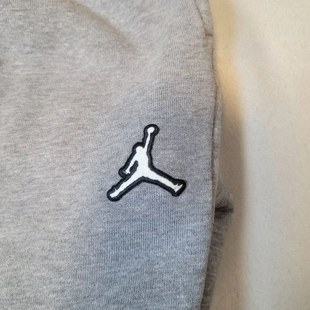 Jordan Essentials Mens Size XL Gray Fleece Joggers Jumpman Nike DA9820-091